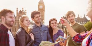 Amigos realizando intercâmbio em Londres